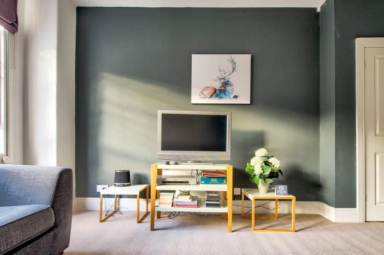 Joivy Bright 1 Bed Flat, Close To Princess Street Edinburgh Exterior photo